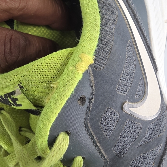 Athletic_Shoes
